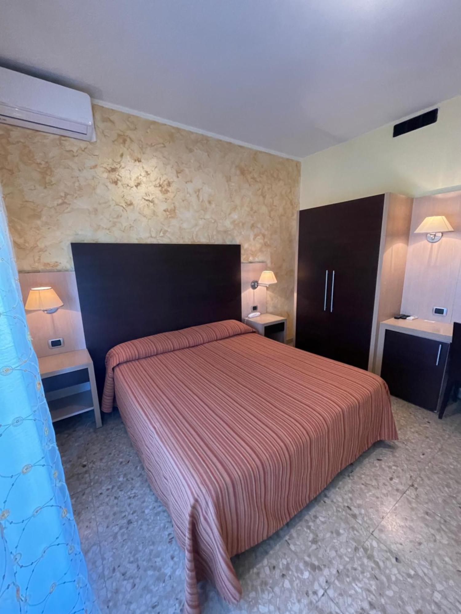 Hotel Promenade Порто-Сант'Эльпидио Экстерьер фото